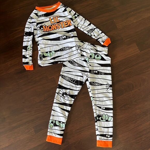 Halloween pajamas  - Picture 1 of 2